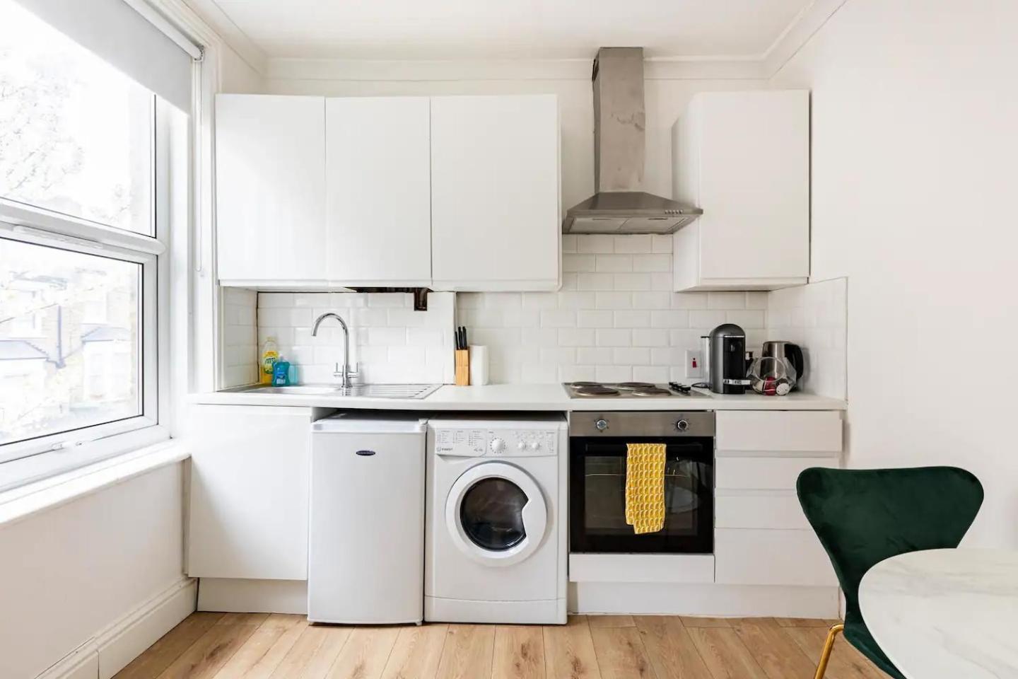 Stylish One Bedroom Apartment In Greater London Exterior photo